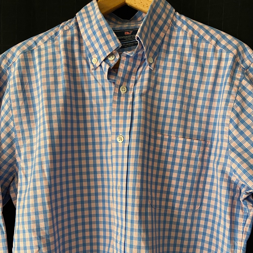 Mens Vineyard Vines long sleeve dress shirt. Size Medium blue/pink check pattern